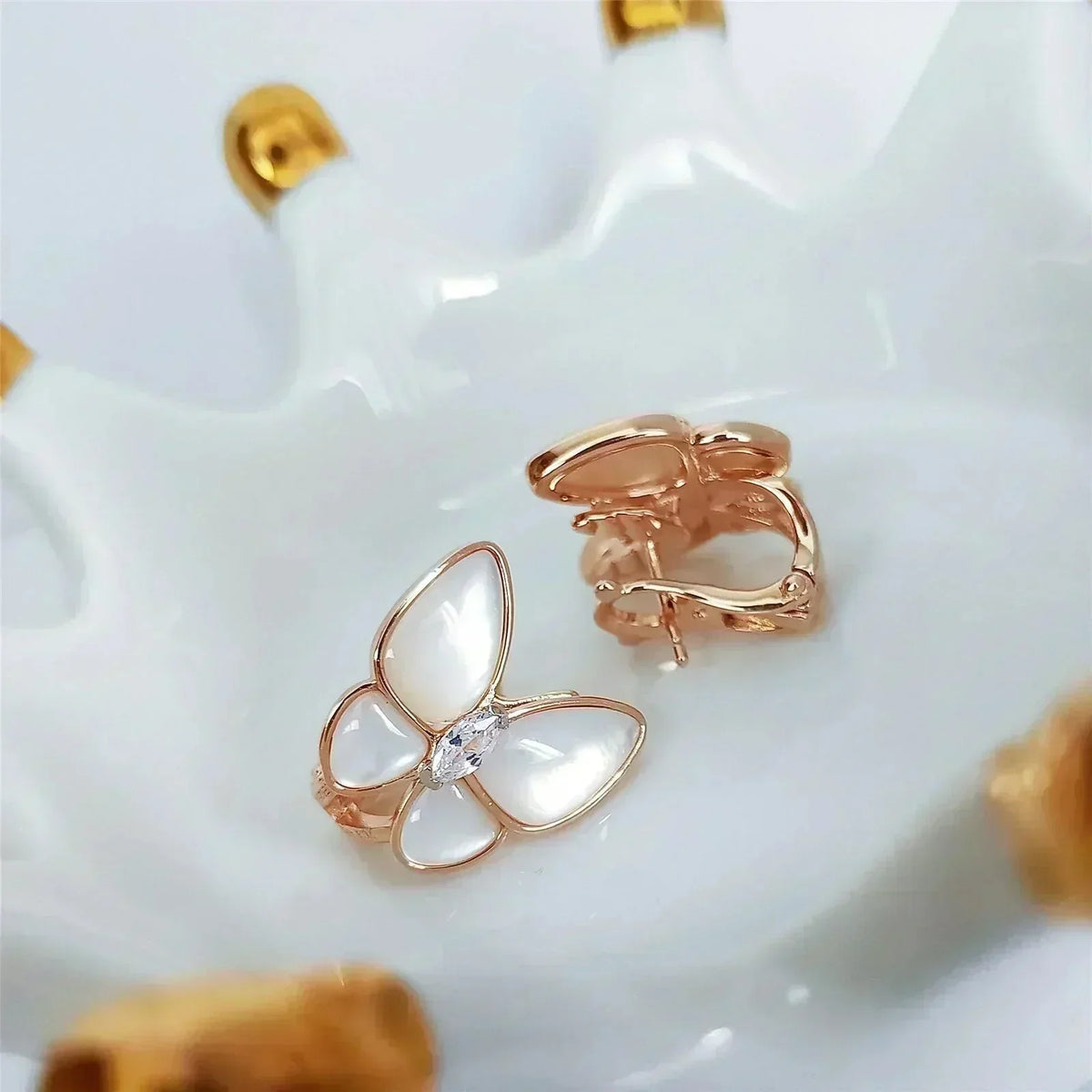 [✨ROSE💎]BUTTERFLY MOP DIAMOND EARRINGS