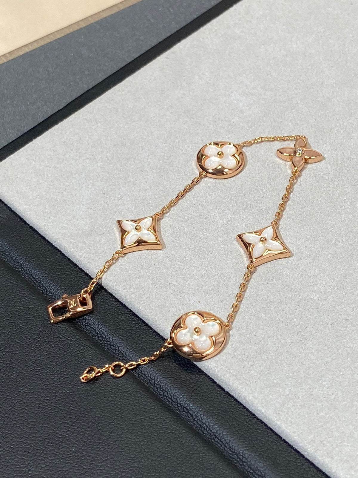 [✨ROSE💎]STAR AND SUN 5 MOTIF MOP PINK GOLD BRACELET